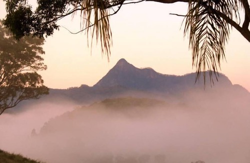 Upper Crystal Creek Bed & Breakfast | Hillcrest Mountain View Retreat