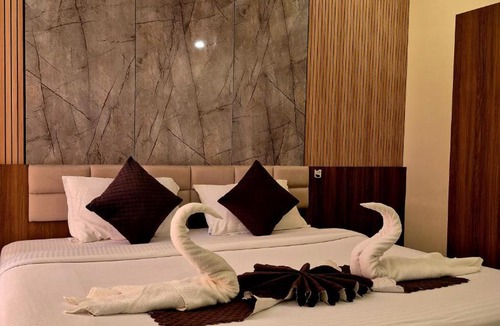 Chinnakanal Resort | Holiday Heaven Munnar