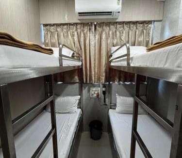 Jogeshwari East Hostel | Hotel Aman Dormitory