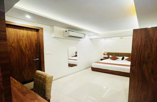Andheri Hotel | HOTEL BLACK BURN