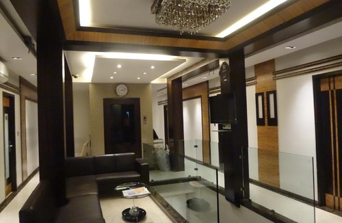 Wellington Pier Hotel | Hotel Causeway, Colaba