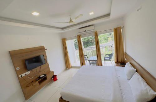 Kalamassery Hotel | HOTEL LETS STAY
