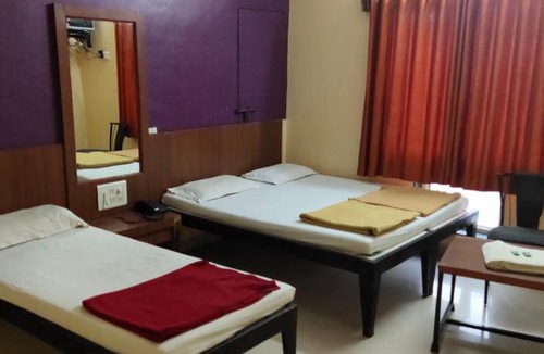 Shirdi Hotel | Hotel Madhava