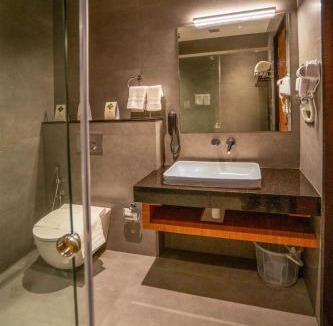 Muvattupuzha Hotel | HOTEL MARIAPARK KALLooRKKAD