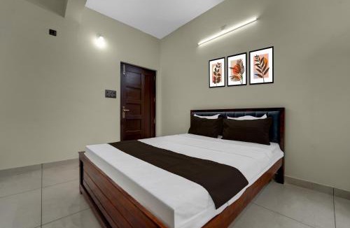 Kazhakuttam Hotel | Hotel O Engineering College Sreekaryam Formerly B S Plaza