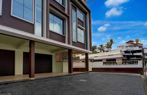 Kazhakuttam House | Hotel O Engineering College Sreekaryam