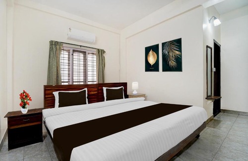 Kulanada Hotel | Hotel O Pathanamthitta Near Mahatma Gandhi Statue