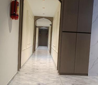 Vasad Hotel | Hotel Radhe Raas