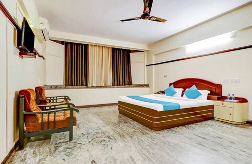 Guruvayur Hotel | Hotel Rvees Regency