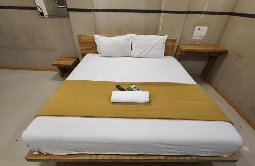 Amarnath Cabin | Hotel Sri Lodge Kalyan - Couple Friendly Hotel