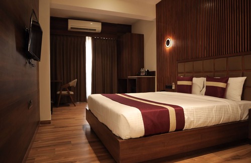 Surat Hotel | HOTEL VIVOTEL