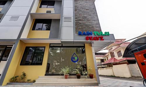 Kaloor Hotel | Itsy Hotels Rain Tulsi Stayz, Palarivattom Junction