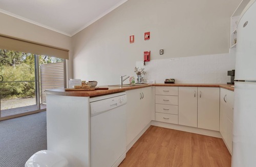 Forge Creek House | Ivanhoe - Waterfront Retreat: Secluded lodges perfect for nature lovers