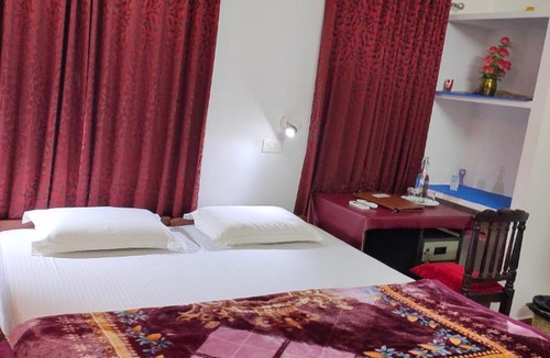 Arpookara Hotel | KG Stay Pool Day Ettumanoor Thellakom
