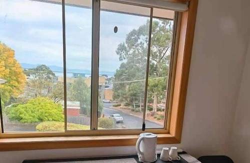 Sandy Bay Apartment | Knowledge Lodge, cozy studio apartment 2