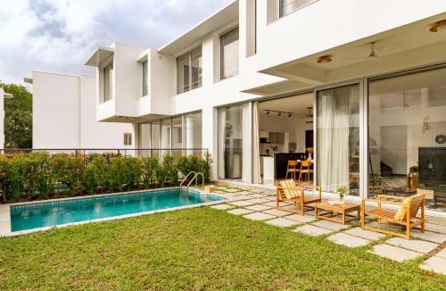 Nerul Villa | La Agueda by The Blue Kite - 2BHK Luxury Villas, 10 mins to Candolim Beach & 5 mins to Casino with Private Pool, Fully Equipped Kitchen, Garden, 24x7 Security & WiFi
