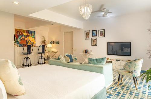 Reis Magos Apartment | La Mer by The Blue Kite - Pool, Kitchen, Pool Table, Wifi & Security, 10 mins to Candolim Beach & 5 mins to Casino