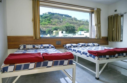 Jejuri Hotel | Laxman AC Lodge Jejuri - by Martandbhairav hospitality LLP
