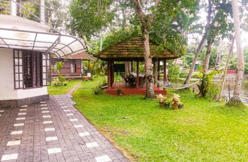 Andhakaranazhy House | Lovedale Lakeside Homestay