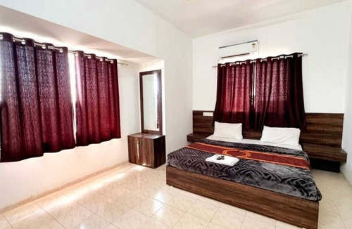 Nashik Hotel | Lovely 1-bedroom hotel with AC in charming Nashik