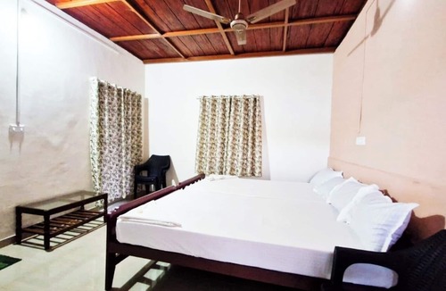 Varkala Resort | Luxurious 1 double Bed BnB 1