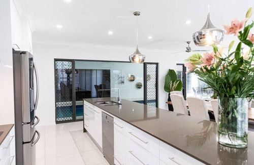 Trinity Beach Villa | Luxury Tropical Escape: Beachside Villa with Heated Pool & Modern Comforts