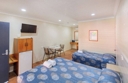 West Mackay Hotel | Mackay Rose Motel