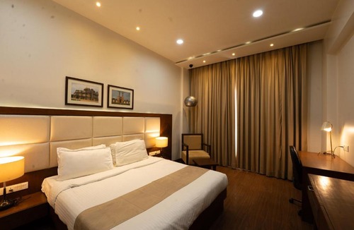 Vadodara Hotel | Manish Aura Grand