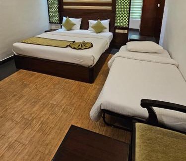 Kumbalam Resort | Mannath Ayur Island Resort