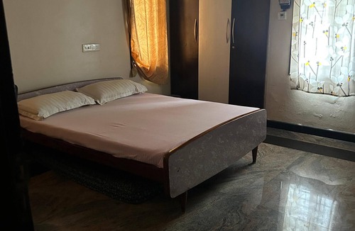 Nungambakkam Apartment | Marvelous 3-bedroom apartment with AC in vibrant Chennai