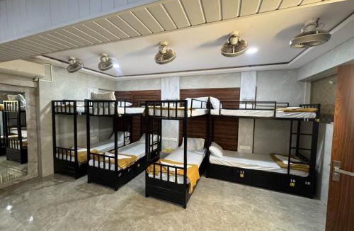 Kandivali Hostel | MEHTA INN GIRLS HOSTEL AND PG, Girls Only