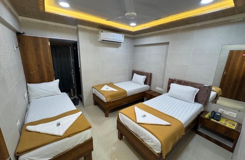 Kandivali Hostel | MEHTA INN GIRLS HOSTEL AND PG, Girls Only