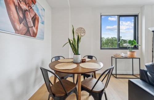 Travancore Apartment | Melbourne Cup Ready - Light Filled 2BR Apt with Balcony