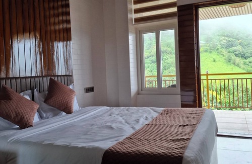 Elappara Hotel | Merjins Paraiso