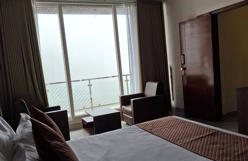 Elappara Hotel | Merjins Paraiso