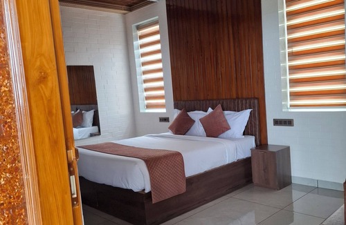 Elappara Hotel | Merjins Paraiso