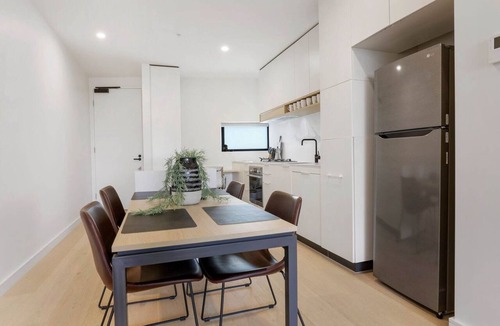 Ivanhoe Apartment | Modern 2-Bed Ivanhoe unit with Parking
