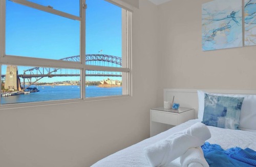 McMahons Point Apartment | Opera View 2BD Pool & Walk to Ferry Sydney