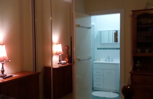 Thirroul Villa | Pass and Pause Bedsit Holiday Accommodation