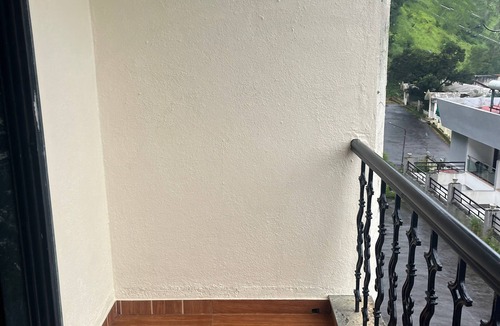 Panchgani Apartment | Peaceful 1-bedroom apartment in charming Ruighar perfect for relaxing