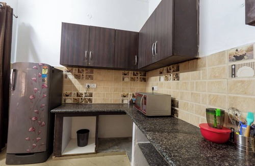 Bullawala House | Peaceful 3-bedroomand kitchen building with AC in charming Dehradun