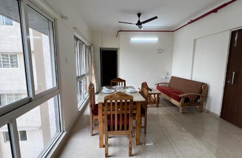 Malad East Hotel | Pinakii Comfort Stay Malad - Near Nesco & Oberoi Mall