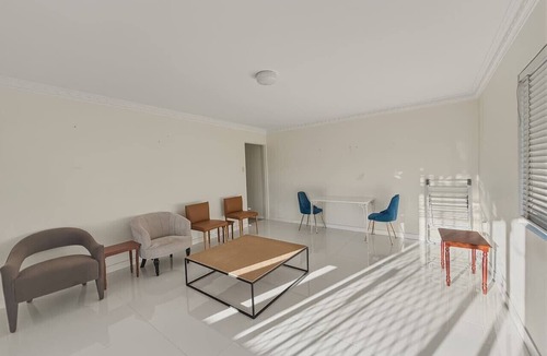 Robertson House | Practical 3BR Stay at a Great Price Well-Located