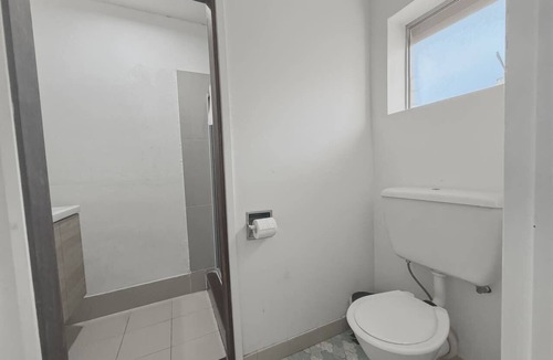 Robertson House | Practical 3BR Stay at a Great Price Well-Located