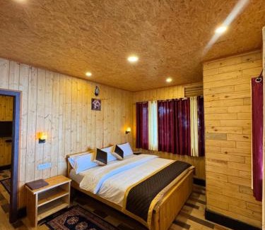 Vattakanal House | Prince Wood House - Cozy Wooden Home I