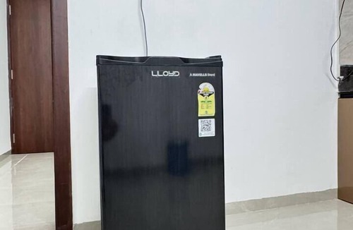 Pimpri - Chinchwad Condo | Puffin Retreat: Modern AC 1BHK in Pimple Nilakh