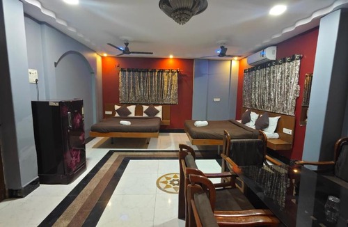 Panvel Bed & Breakfast | Redwing Peaceful Studio