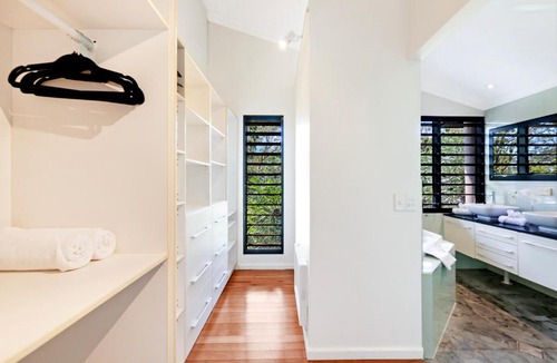 Nightcliff Villa | Reef Villa - A Sprawling Waterfront Oasis