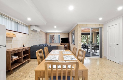 Margaret River Ski Chalet | River Tree Chalet |Home by the River