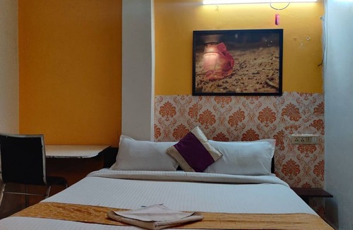 Koregaon Park Hotel | Rooms with air-conditioning, private bathrooms,showers, TVs,wardrobes. Free WiFi